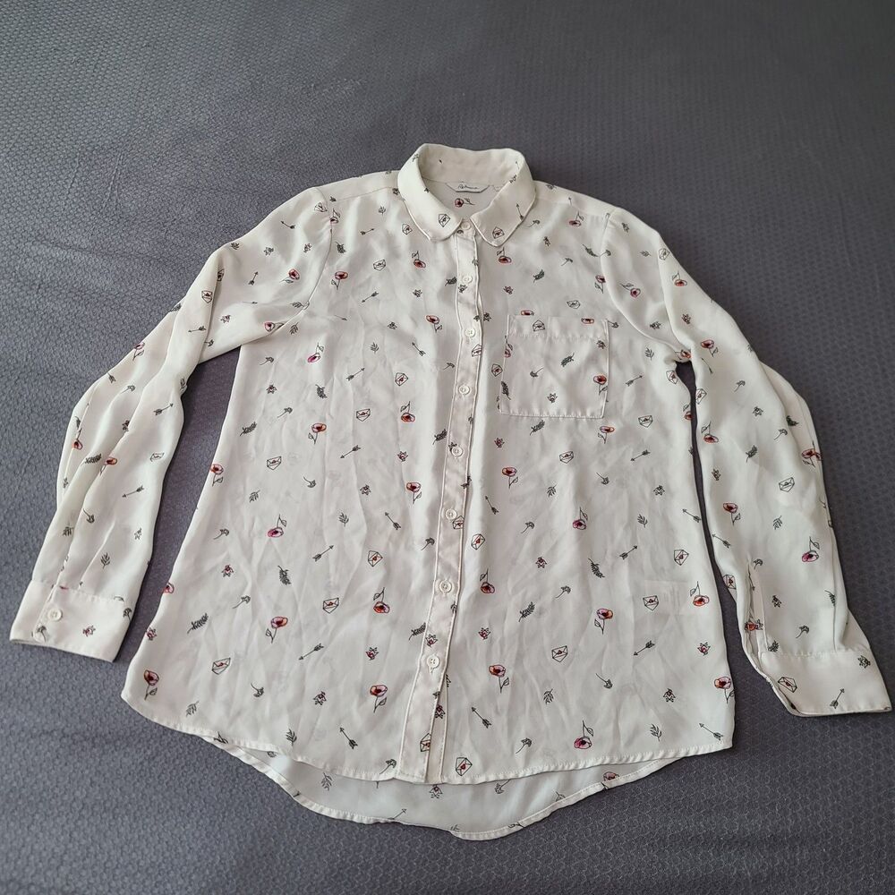 Reitmans Women Button-up Blouse Sz XS  White Flower Arrow Letter Print Roll Tab